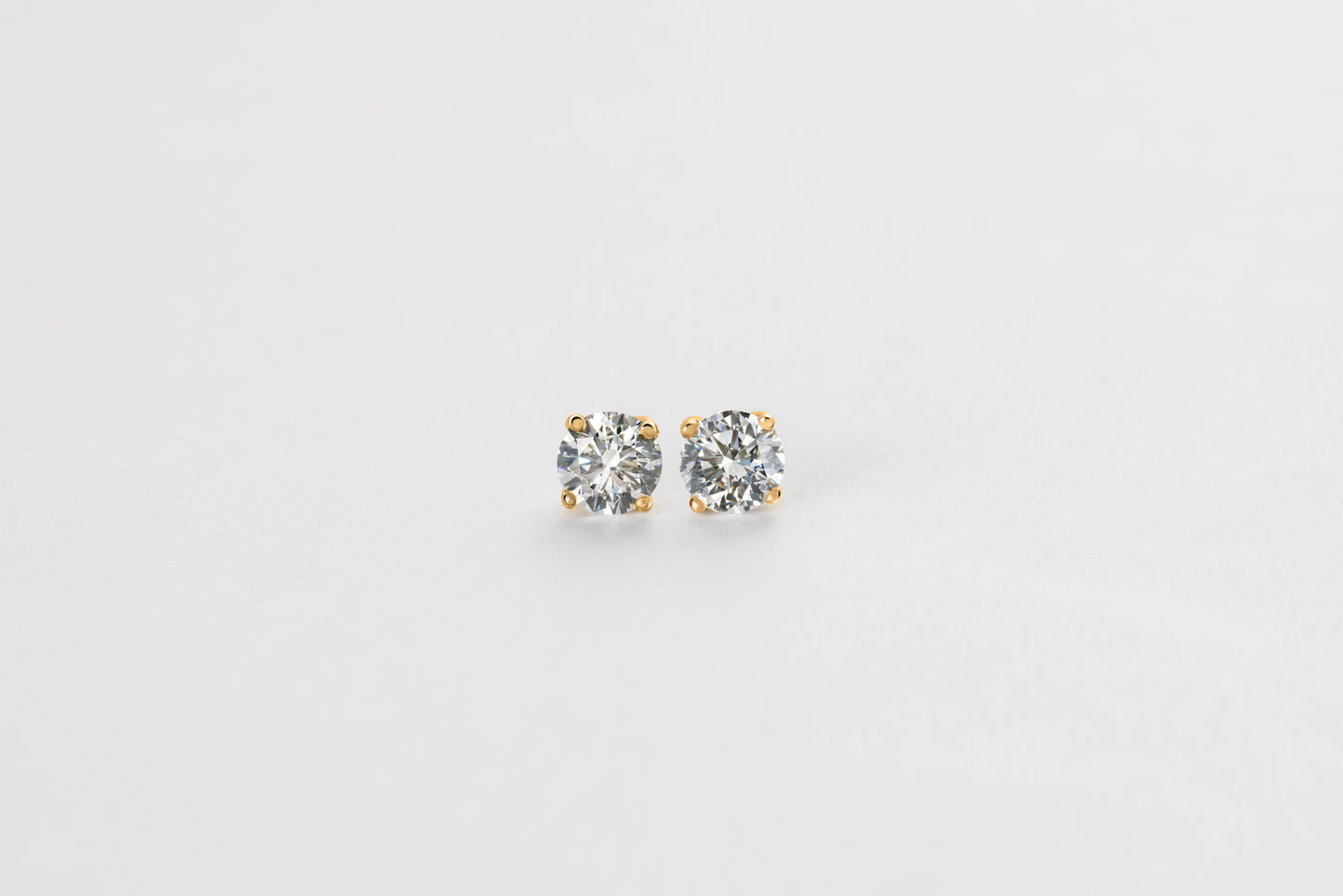 REVIA Diamond Solitaire Piercing 0.5ct